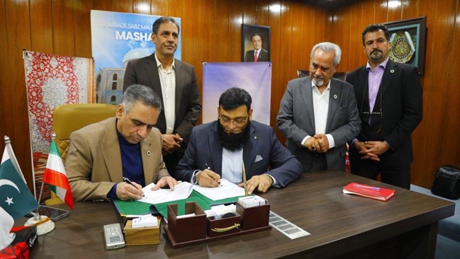 روزدوشنبه بیست وچهارم آذر ماه درآخرین ساعات حضورهیات اقتصادی استان قزوین درایالت سندپاکستان، اولین دفتر شووروم محصولات تولیدی استان در کشورهای همسایه-کراچی پاکستان افتتاح شد.