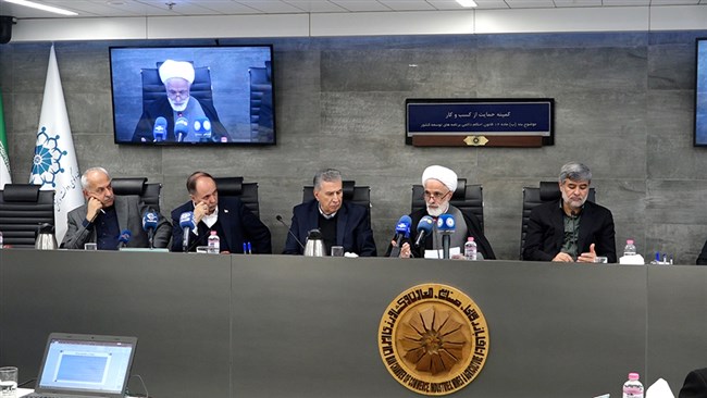 معاون حقوقی رئیس جمهور در نشست کمیته حمایت از کسب‌وکار از عدم پاسخ وزارت نیرو به ارجاع ابهام فعالان اقتصادی درباره فرمول محاسبه قبوض برق و رعایت نکردن اصل شفافیت و اخذ نظر ذی‌نفعان پیش از اجرای قانون انتقاد کرد.