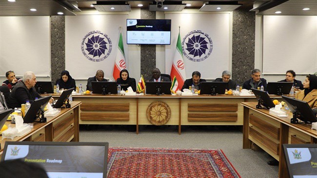 سفیر زیمبابوه در تهران، با تاکید بر روابط دیرینه و مستحکم ایران و زیمبابوه، خواستار تبدیل مناسبات سیاسی دو کشور به همکاری‌های اقتصادی عملیاتی و پایدار شد و استان زنجان را یکی از نقاط آغاز این همکاری‌ها معرفی کرد.