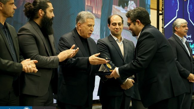 جشنواره اندیشمندان و دانشمندان جوان با حضور صمد حسن‌زاده رئیس اتاق ایران، محمدرضا بهرامن نایب رییس اتاق ایران، ابراهیم جمیلی، احمد پورفلاح و مجیدرضا حریری از روسای اتاق‌های مشترک بازرگانی، در دانشگاه تهران برگزار شد.