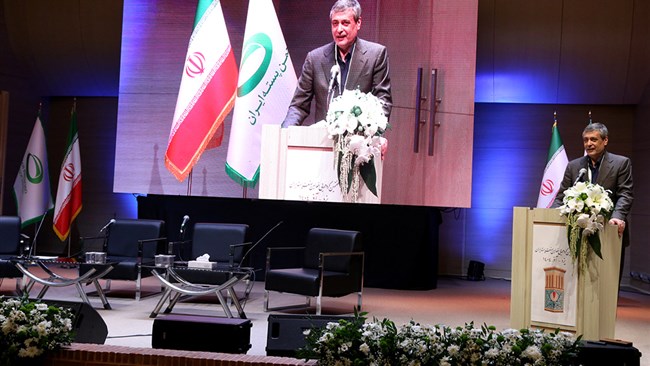 رئیس اتاق کرمان با اشاره به اینکه در حال حاضر 28 استان کشور در حوزه پسته فعال هستند، اظهار کرد: پیشنهاد می شود مجمعی با پشتوانه این اتاق ها و انجمن پسته تشکیل تا مسائل حوزه پسته را احصا و برای حل آنها پیگیری کند.