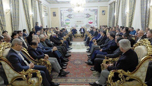 رئیس اتاق ساری با اشاره به اهمیت دیپلماسی اقتصادی در شرایط کنونی، گفت: اتاق بازرگانی به‌عنوان بازوی مؤثر بخش خصوصی، وظایف سنگینی در بسترسازی و ایجاد ارتباط مؤثر میان فعالان اقتصادی با کشورهای هدف بر عهده دارد.