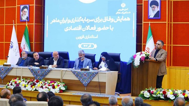 رئیس اتاق قزوین با اشاره به مشکلاتی که ارز چند نرخی برای اقتصاد و تجارت ایجاد کرده است، گفت: با ارز تک نرخی هم صادرکننده و هم واردکننده بایک قیمت مشخص کار می کنند و هم بسیاری از مشکلات اقتصادی حل خواهد شد.