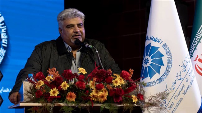 رئیس اتاق یزد ضمن ارائه گزارشی از عملکرد دوره جاری هیات نمایندگان اتاق یزد، بر لزوم همدلی میان اعضا، تمرکززدایی از فعالیت‌ها و مشارکت حداکثری فعالان اقتصادی تأکید کرد.