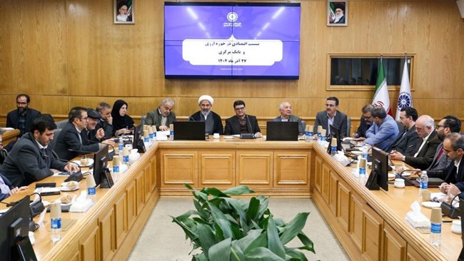 سرپرست معاونت ارزی بانک مرکزی در نشست اتاق مشهد ضمن پاسخگویی به سوالان و مسائل فعالان اقتصادی خراسان رضوی، صف انتظار برای تخصیص ارز را ناشی از اولویت بندی وزارت صنعت، معدن و تجارت دانست.