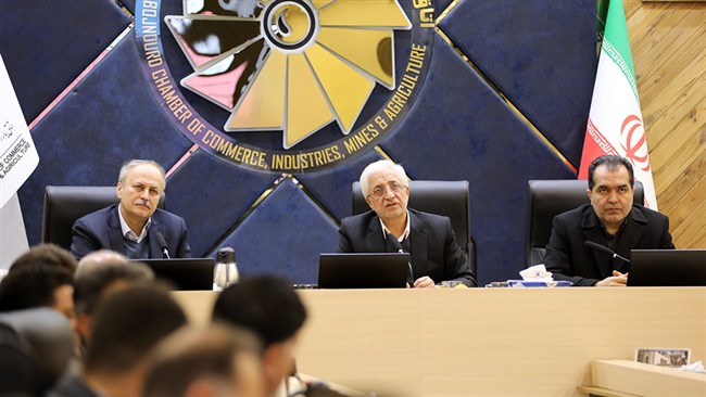 رئیس اتاق بجنورد با اشاره به اهمیت همکاری دستگاه ها برای رفع مشکلات حوزه تولید، گفت: گره گشایی در جلسات تسهیلگری استان که با حضور بخش خ وصوصی و استانداری انجام می شود به رفع موانع تولید کمک خواهد کرد.