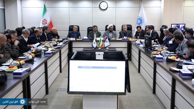 در نشست مشترک کمیسیون حقوقی و رئیس و اعضای اتاق ایران تأکید شد: با تصویب لایحه اصلاح قانون تعزیرات حکومتی، یک تالار ارز توافقی ایجاد شده و مشکل بازگشت ارز فعالان اقتصادی حل خواهد شد.