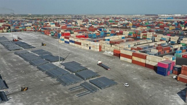 رشد حمل‌ونقل کانتینری و شکل‌گیری زنجیره‌های تأمین جهانی، بنادر خشک را به یکی از بازیگران کلیدی کرده است؛ نقشی که برای کشورهایی مانند ایران، می‌تواند یک فرصت راهبردی و البته یک چالش جدی باشد.