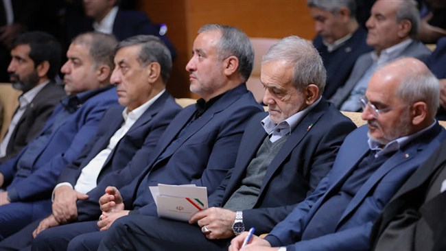 نشست فعالان اقتصادی استان خراسان جنوبی با رئیس‌جمهور، فرصتی برای طرح دستاوردها، ظرفیت‌ها و چالش‌های پیش‌روی توسعه این استان مرزی فراهم کرد.