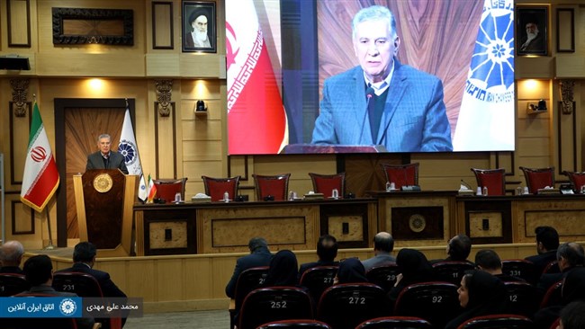 صمد حسن‌زاده رئیس اتاق ایران در نشست صمیمانه با معاونان، مدیران و کارکنان اتاق تأکید کرد: امروز اتاق ایران به عنوان یک مرکز اقتصادی که مسئولان به آن اعتماد دارند و می‌تواند در حل مسائل اثرگذار باشد، شناخته می‌شود.