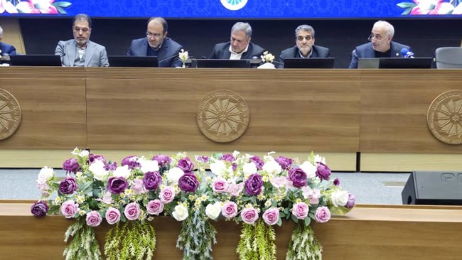 فرج‌الله معماری رئیس اتاق سمنان با اشاره به تدوین منشور ملی شکوفایی تولید بر مبنای ظرفیت‌های قانونی برنامه هفتم، گفت: این منشور برای قرار گرفتن در چرخه اجرا به شورای گفت‌وگوی ملی دولت و بخش خصوصی ارائه شده است.