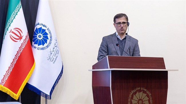 رئیس مرکز پژوهش‌های اتاق ایران، گفت: الگوی مطلوب توسعه یزد باید در تبدیل شدن به یک «گره دانشی- صنعتی» در شبکه‌های جهانی دنبال شود و نباید تجربه صنایع آب‌بر و انرژی‌بر را تکرار کرد.