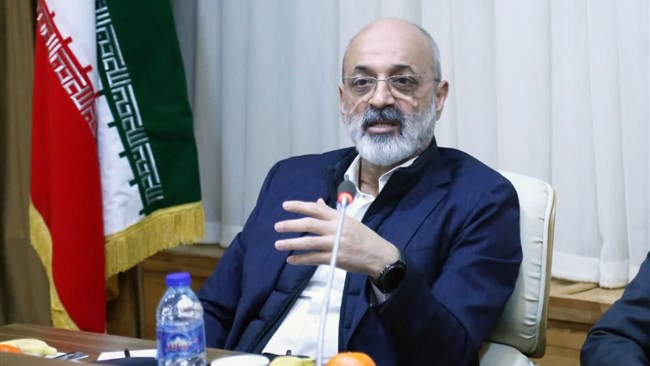 نایب رییس اتاق ایران با تاکید بر ضرورت تلفیق پلتفرم‌های نوین اقتصادی با ساختارهای اجرایی، گفت: هم‌افزایی میان پلتفرم‌ها و سازوکارهای نهادی می‌تواند به شکل‌گیری فرآیندهای موثر در هم‌رسانی تولیدکنندگان و بازار منجر شود.