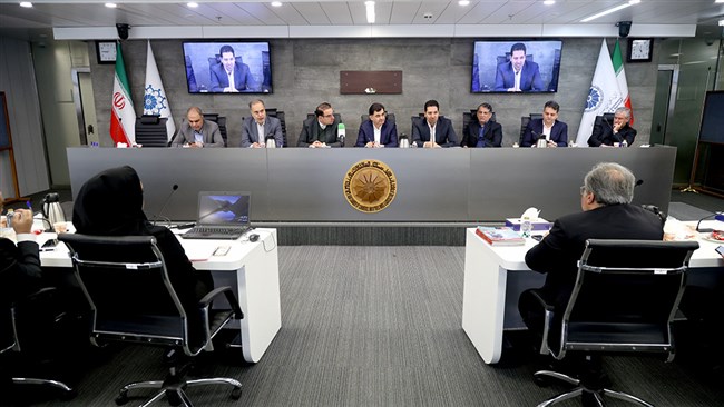 در نشست کمیسیون صنایع غذایی اتاق ایران با توجه به انتقاد صاحبان واحدهای تولیدی نسبت به فرآیند تأمین روغن موردنیاز صنف و صنعت مقرر شد سازوکار ترخیص روغن‌های انبارشده در بنادر تعیین تکلیف شود.