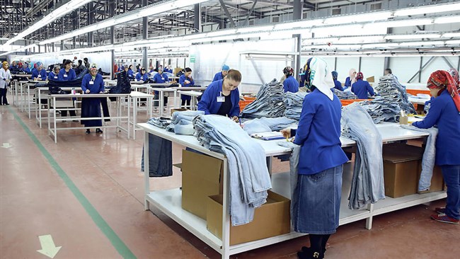 آمارهای 8 ماهه 2025 از افول صنعت نساجی ترکیه به دلایل مختلف حکایت دارد؛ این شرایط می‌تواند فرصت مناسبی برای جذب تولیدکنندگان و فناوری ترکیه به بازار ایران و تقویت رقابت‌پذیری داخلی باشد.