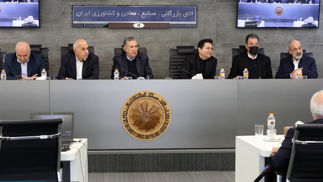 در نشست شورای روسای اتاق‌های سراسر کشور ضمن بررسی آیین‌نامه تشکل‌ها که در حال بازنگری و تدوین است بر ضرورت هماهنگی و انسجام بین اعضای هیات نمایندگان اتاق ایران برای کمک به بهبود اقتصاد کشور تأکید شد.