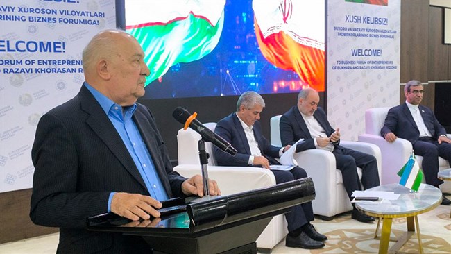 در جریان سفر هیات تجاری 100 نفره اتاق مشهد به ازبکستان، ضمن امضای چند تفاهم‌نامه و شرکت در همایش تجاری دو کشور، فعالان اقتصادی خراسان رضوی با همتایان ازبکستانی برای توسعه روابط دوجانبه رایزنی کردند.