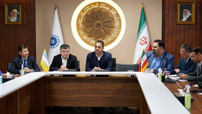 پرهام رضایی، رئیس اتاق کرج در نشست مدیران و فعالان اقتصادی استان البرز با سفیر ازبکستان در تهران، ضمن تشریح ظرفیت‌های این استان بر عزم اتاق کرج برای توسعه همکاری‌های اقتصادی با ازبکستان تأکید کرد.