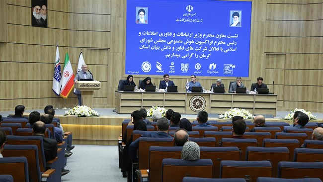 سیدمهدی طبیب زاده، رئیس اتاق کرمان با تاکید بر اهمیت ایجاد مرکز جامع داده در این استان، از حمایت اتاق کرمان از این امر و تشویق بنگاه‌های بزرگ برای ایجاد دیتا سنتر جامع در جنوب شرق کشور خبر داد.