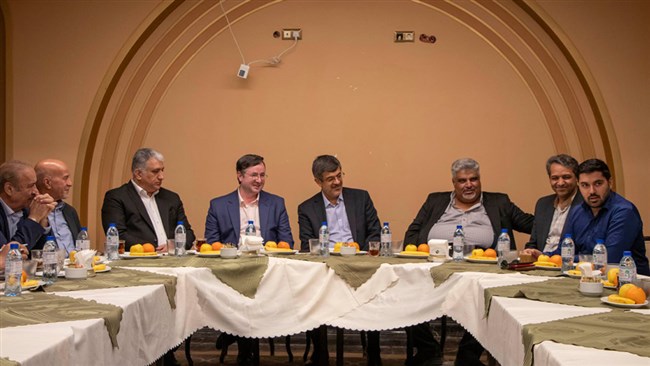 در نشست هیات نمایندگان اتاق یزد و هیات تجاری مجارستان، بر گسترش همکاری‌های اقتصادی و توسعه روابط فی‌مابین تأکید شد.