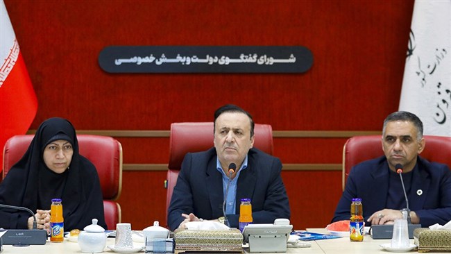 به دنبال موافقت با پیشنهاد رئیس اتاق قزوین در شورای گفت‌وگوی استان قزوین، مقرر شد: خدمت‌رسانی به واحدهای صنعتی استان که کارت بازرگانی استان قزوین ندارند، متوقف شود.