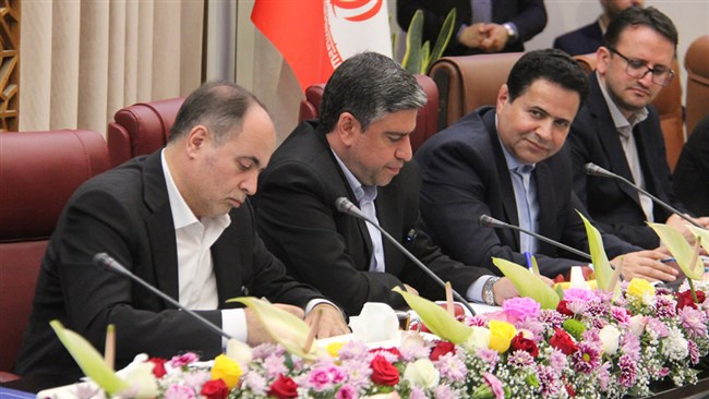 نایب‌رئیس اتاق ایران گفت: بیش از ۱۶۰۰ تا ۱۷۰۰ هکتار از بهترین زمین‌های دشت مغان به کشت گلخانه‌ای اختصاص‌یافته که با برنامه‌ریزی برای صادرات، فرصت‌های جدیدی برای کشاورزی اردبیل در بازارهای بین‌المللی فراهم می‌کند.
