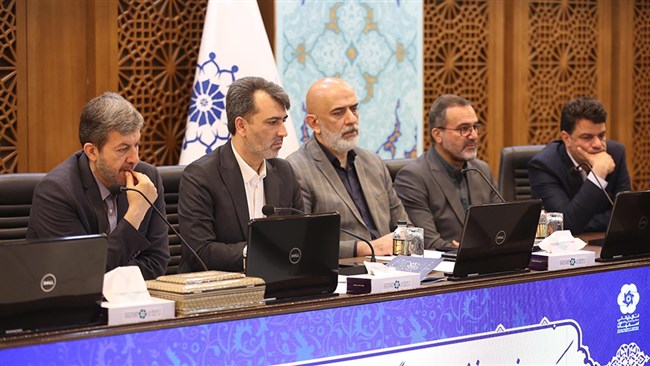 در نشست شورای گفت‌وگوی استان اصفهان، بر لزوم فعالسازی دهکده لجستیک، بهره‌برداری از ظرفیت‌های کارگو ترمینال، توجه ویژه به امنیت غذایی و ساماندهی بیمه بیکاری تاکید شد.