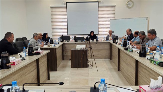 در نشست کمیسیون حمل‌ونقل و لجستیک اتاق سمنان، تبعات ناشی از افزایش عوارض جابه‌جایی مواد معدنی در چارچوب بند (ص) تبصره (۱) قانون بودجه سال ۱۴۰۴ و اعتراض فعالان صنعت حمل‌ونقل به این مصوبه مورد بررسی قرار گرفت.