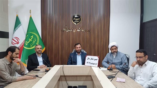 نایب‌رئیس اتاق شهرکرد با اشاره به اینکه در حدود دو دهه گذشته شعارهای سال حول محورهای اقتصاد و تولید است، اظهار کرد: شعار باید تبدیل به واقعیت شود تا مردم طعم تحقق شعار سال را بچشند.