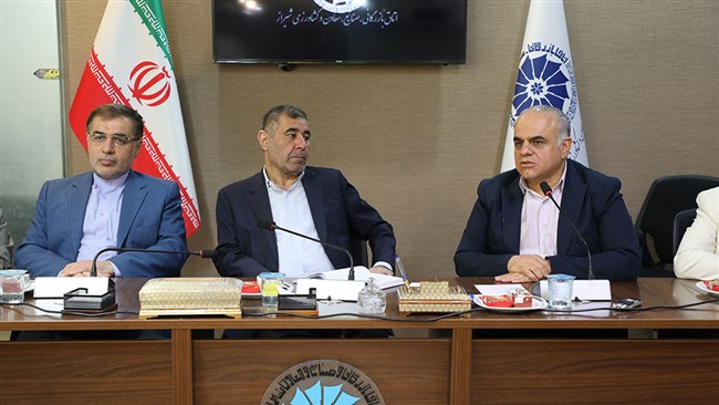 مشاور رئیس‌جمهوری در امور تشکل‌ها و احزاب با تأکید بر اینکه بخش خصوصی باید وارد میدان تصمیم‌سازی شود، گفت: دولت وظیفه دارد از بخش خصوصی در برابر این تعارض‌ها محافظت کند، نه آنکه به آن بی‌اعتماد باشد.