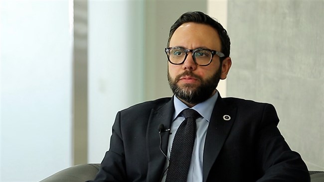 رئیس کمیسیون فرش، هنر و صنایع دستی اتاق ایران گفت: کسری و ناترازی سازمان تامین اجتماعی به خاطر کاهش بیمه‌شدگان و افزایش بازنشستگان نباید مستمسکی باشد که از راه‌های غیرقانونی از فعالان اقتصادی وجوهی را دریافت کند.