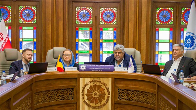در نشست اتاق یزد و سفیر رومانی در تهران، ضمن بررسی ظرفیت‌های اقتصادی و زمینه‌های همکاری دوجانبه، بر تشکیل کمیته مشترک اقتصادی یزد و رومانی با محوریت اتاق‌های بازرگانی تأکید شد.