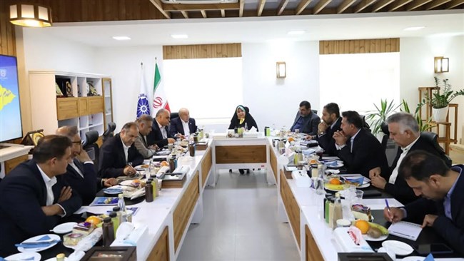 رئیس اتاق اهواز با تأکید بر اهمیت تکمیل زنجیره کالاهای صادراتی برای حضور در بازارهای بین‌المللی گفت: نشست اتاق‌های جنوب کشور در راستای به‌کارگیری مزیت‌های اقتصادی این استان‌ها برای توسعه تجارت خارجی برگزار می‌شود.
