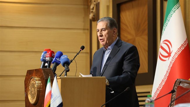 رییس اتاق ایران ضمن قدردانی از ارکان نظام برای تصویب پیوستن به کنوانسیون پالرمو، گفت: انتظار داریم مجمع تشخیص مصلحت نظام، تصویب CFT را نیز در دستور کار قرار دهد تا زمینه برای خروج کامل ایران از لیست سیاه FATF فراهم شود.