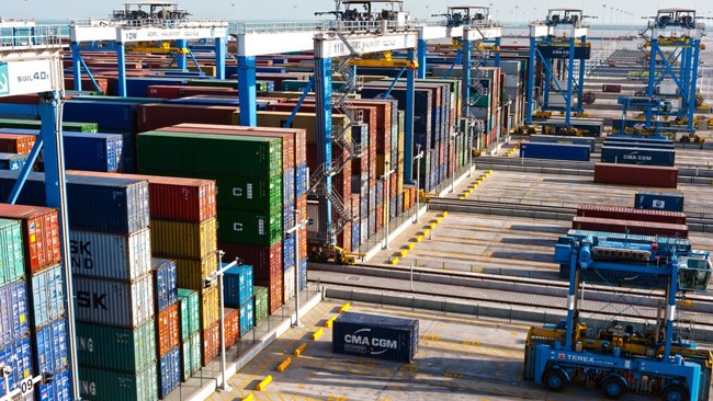 بر اساس گزارش معاونت بین‌الملل اتاق ایران، حجم تجارت ایران و اتریش در سال 2024 با 5 درصد افزایش به 220 میلیون دلار رسیده و پسته و فرش در رأس محصولات صادراتی ایران به اتریش قرار دارد.