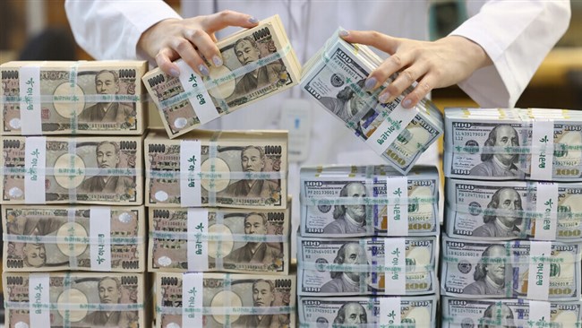 دولت ژاپن برای مقابله با تبعات تعرفه‌های آمریکا، بسته‌ای حمایتی به ارزش ۶.۳ میلیارد دلار تصویب کرد تا از کسب‌وکارها و خانوارهای آسیب‌دیده پشتیبانی کند.