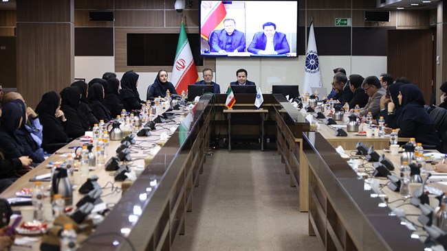 در نشست مدیران کارت بازرگانی، گواهی مبدأ و آی‌تی اتاق‌های سراسر کشور در اتاق ایران، ضمن بررسی مشکلات حوزه کارت بازرگانی، برنامه و سیاست اتاق ایران برای اصلاح هم‌زمان آئین‌نامه‌های عضویت و کارت بازرگانی تشریح شد.