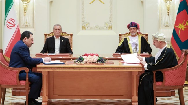 در جریان سفر مسعود پزشکیان، رئیس‌جمهوری به عمان که با همراهی هیات اقتصادی اتاق ایران انجام شد، 18 سند همکاری میان مقامات عالی‌رتبه دو کشور به امضا رسید.