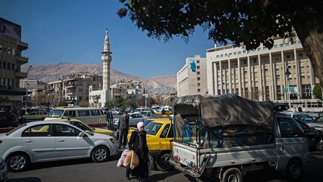 اتاق مشترک ایران و سوریه در گزارشی با اشاره به سهم 10 درصدی ایران در بازار وارداتی سوریه، آورده است: یکی از مهم‌ترین چالش‌های تجارت ایران و سوریه، عدم همکاری مؤثر کشورهای همسایه است.