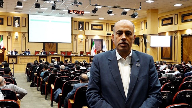 به‌گفته رئیس کمیسیون حمل‌ونقل، ترانزیت و لجستیک اتاق ایران، بخش خصوصی، دولت و مجلس به مطالبات صنفی کامیونداران ازجمله طرح سه نرخی شدن گازوئیل، حق بیمه رانندگان و تأخیر چندماهه در پرداخت کرایه‌ها رسیدگی می‌کنند.