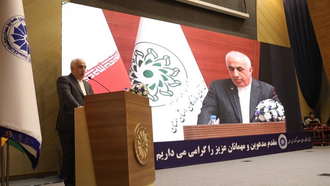 رئیس اتاق سمنان در همایش سراسری بانوان کنش‌گر کشور ، مادر ایران‌‌زمین را تیتر اول فردای ایران دانست و تصریح کرد: هدف از برگزاری این همایش شنیدن صدای زنان و صادرکنندگان است.
