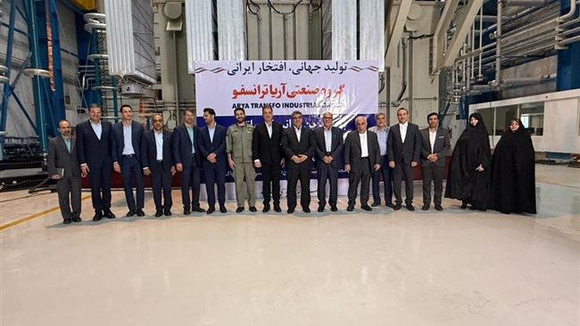نایب‌رئیس اتاق ایران در آیین رونمایی از بزرگ‌ترین ترانسفورماتور پست نیروگاه خورشیدی ظرفیت ۱۵۰ مگاولت آمپر در گروه صنعتی آریاترانسفو تصریح کرد: بخش خصوصی باید میدان‌دار تحقق رشد ۸ درصدی اقتصاد باشد.