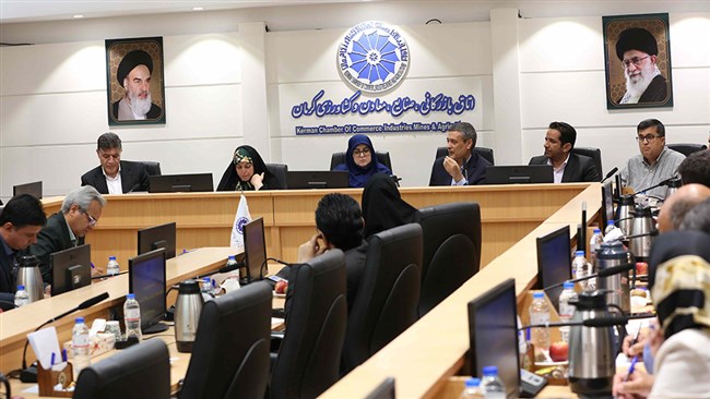 رئیس اتاق کرمان با تاکید بر لزوم شکستن انحصار دولت در بخش معدن و برق، گفت: تا زمانی که حکمرانی اقتصادی اصلاح نشود و اقتصاد به بخش خصوصی سپرده نشود، شرایط به همین روال ادامه خواهد یافت و مشکلات کشور حل نمی‌شود.
