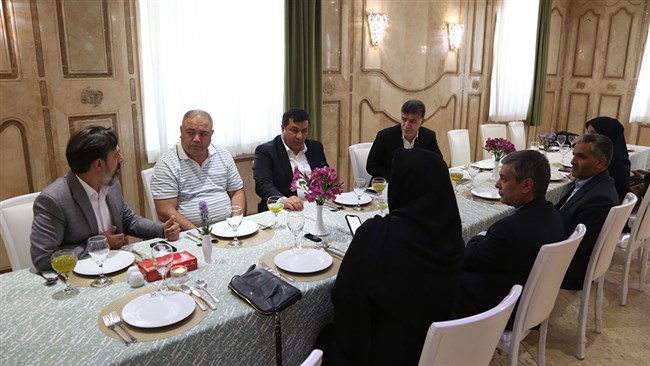 سیدمهدی طبیب زاده با اشاره به اینکه برخی کشورها فرش هایی را با نام کرمان و بخارا به بازارهای جهانی عرضه می کنند بر لزوم فعالیت مشترک برای احیای این فرش‌ها و تشکیل بازار مشترک فرش کرمان و بخارا تاکید کرد.