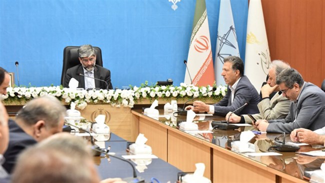 رئیس اتاق ارومیه در مراسم صدور ۲۷۶ سند تک‌برگی برای واحدهای تولیدی شهرک‌های صنعتی آذربایجان غربی گفت: این اتفاق، پیام امید به سرمایه‌گذاران و نقطه عطفی در رونق تولید آذربایجان غربی است.