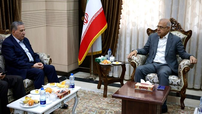 رئیس اتاق ایران با بیان اینکه رسوب کالا در بنادر مصداق متوقف شدن سرمایه‌های ملی است، گفت: برخی مقررات که البته به صورت کارشناسی اعمال نمی‌شوند، باعث رسوب کالا در بنادر شده است.