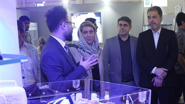 نایب‌رئیس اتاق ایران در جریان بازدید از بیست‌وششمین نمایشگاه بین‌المللی تجهیزات پزشکی، دندانپزشکی، دارویی و آزمایشگاهی  با اشاره به ظرفیت‌های توسعه‌ای این صنعت گفت:باید در جهت رفع موانع این حوزه تلاش کرد.