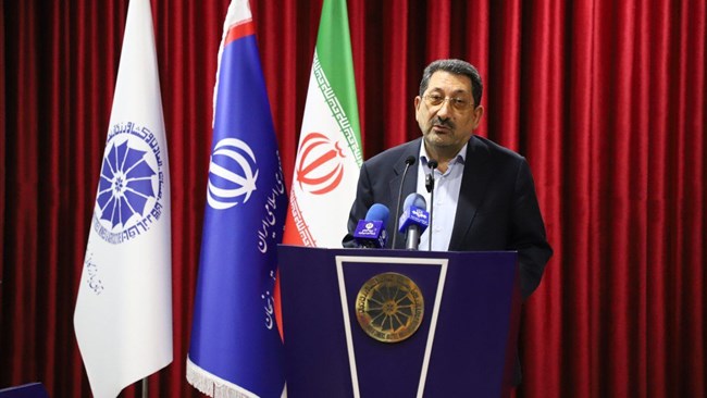 وزیر صنعت، معدن و تجارت گفت: ارزآوری کشور با مقررات فعلی لطمه می‌خورد و اگر این فرآیندها را نداشتیم شرایط ارزی آوری از صادرات وضعیت بهتری پیدا می‌کرد.