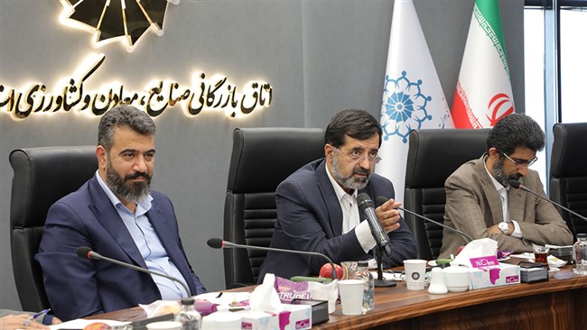استاندار قم در نشست شورای گفت‌وگوی استان، ضمن تأکید بر لزوم صرفه‌جویی در مصرف برق بخش‌های خانگی و اداری به‌منظور کمک به تأمین نیاز صنایع، بر ضرورت راه‌اندازی هنرستان‌های جوار صنایع برای تأمین نیروی کار ماهر تأکید کرد.