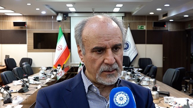 رییس کمیسیون حقوقی و حمایت‌های قضایی و مقرراتی اتاق ایران از پیگیری‌های اتاق ایران به منظور عدم اعمال محرومیت‌های بانکی برای واحدهای تولیدی که قادر به ایفای تعهدات بانکی در موعد سررسید نیستند، خبر داد.